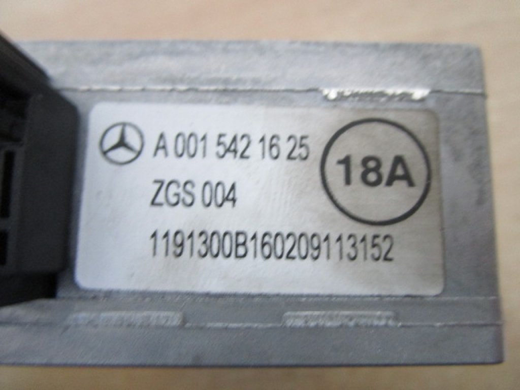 Mercedes-Benz Spannungswandler aus Actros MP4 - A0015421625